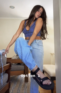 Addison Rae feet photo thumbnail