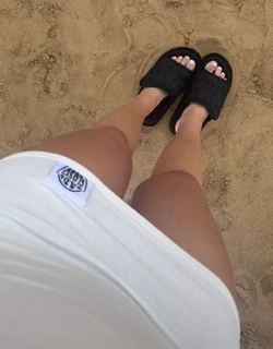 Addison Rae feet photo thumbnail