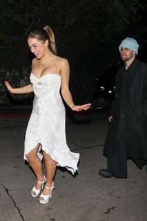Addison Rae feet photo thumbnail