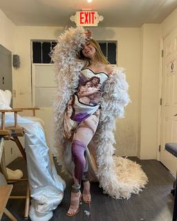 Addison Rae feet photo thumbnail