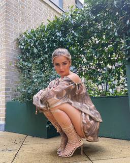 Addison Rae feet photo thumbnail