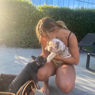 Addison Rae feet photo thumbnail