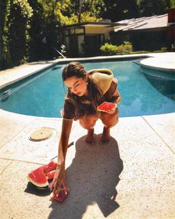 Addison Rae feet photo thumbnail