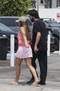 Addison Rae feet photo thumbnail
