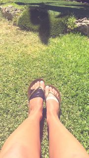 Addison Rae feet photo thumbnail