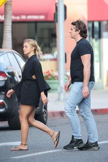 Addison Rae feet photo thumbnail