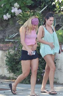 Addison Rae feet photo thumbnail