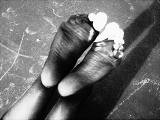 Addison Rae feet photo thumbnail