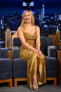 Addison Rae feet photo thumbnail