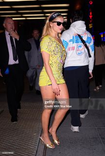 Addison Rae feet photo thumbnail