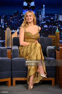 Addison Rae feet photo thumbnail