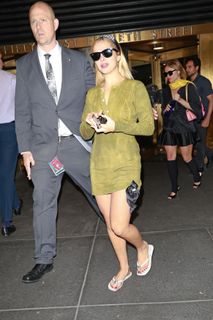 Addison Rae feet photo thumbnail