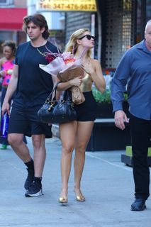 Addison Rae feet photo thumbnail