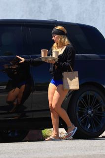 Addison Rae feet photo 9