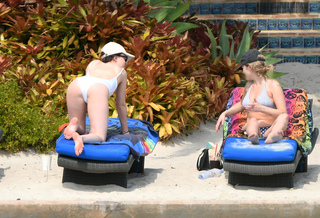 Addison Timlin feet photo thumbnail