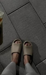 Adel Veigel feet photo 9
