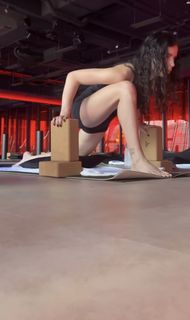 Adel Veigel feet photo 2