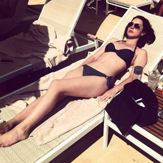 Adelaide Kane feet photo thumbnail