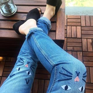 Adelaide Kane feet photo thumbnail