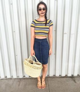 Adelaide Kane feet photo thumbnail