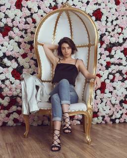 Adelaide Kane feet photo thumbnail