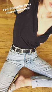 Adelaide Kane feet photo thumbnail