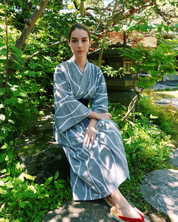 Adelaide Kane feet photo thumbnail