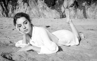 Adelaide Kane feet photo thumbnail