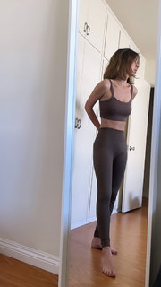 Adelaide Kane feet photo thumbnail