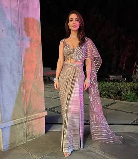 Adelaide Kane feet photo thumbnail