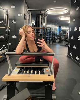 Adelaide Kane feet photo thumbnail