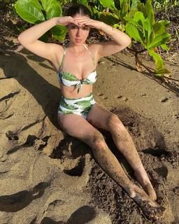 Adelaide Kane feet photo thumbnail