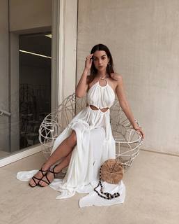 Adelaide Kane feet photo thumbnail