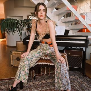 Adelaide Kane feet photo thumbnail