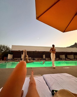 Adelaide Kane feet photo thumbnail