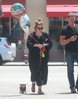 Adele feet photo thumbnail