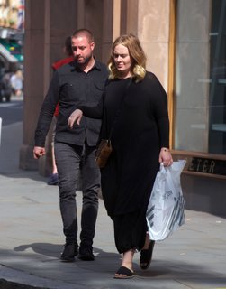 Adele feet photo thumbnail