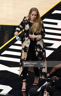 Adele feet photo thumbnail