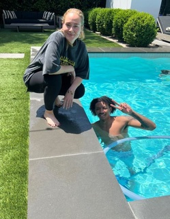 Adele feet photo thumbnail
