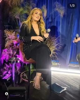 Adele feet photo thumbnail