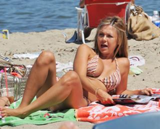 Adele Silva feet photo thumbnail
