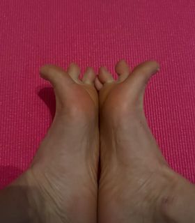 Adeline Blondieau feet photo 9