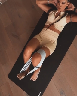 Adianez Hernández feet photo 5