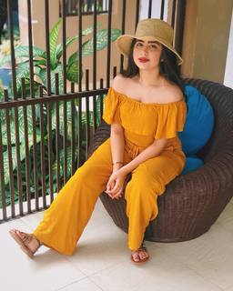Aditi Bhatia feet photo 13