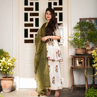 Aditi Bhatia feet photo 18