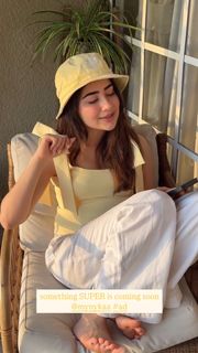 Aditi Bhatia feet photo 15