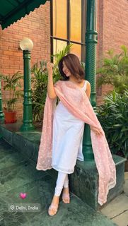 Aditi Bhatia feet photo 11
