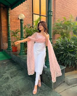 Aditi Bhatia feet photo 5