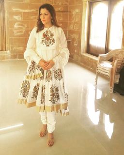 Aditi Govitrikar feet photo 3