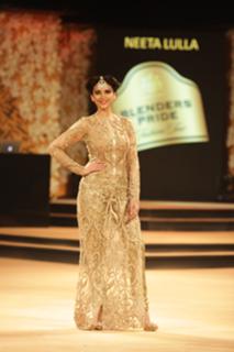 Aditi Rao Hydari feet photo thumbnail